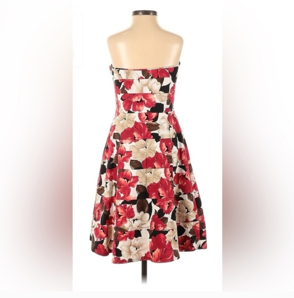 White House Black Market Red Floral Strapless Fit N Flare Dress Size 8 - Picture 3 of 5